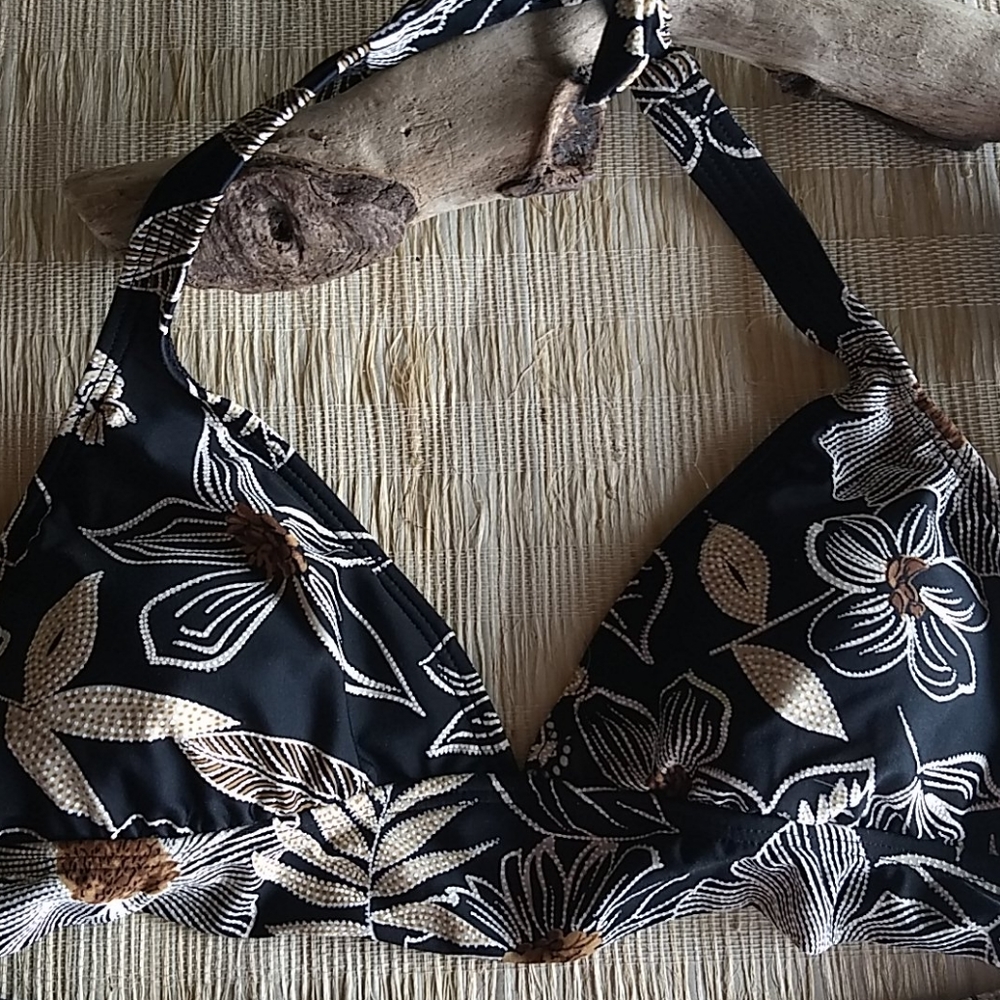 Kechika Banded Halter top swimsuit top